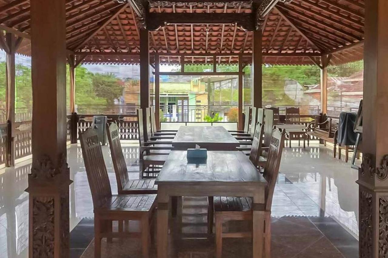 Отель Malang Hill Syariah Redpartner Экстерьер фото