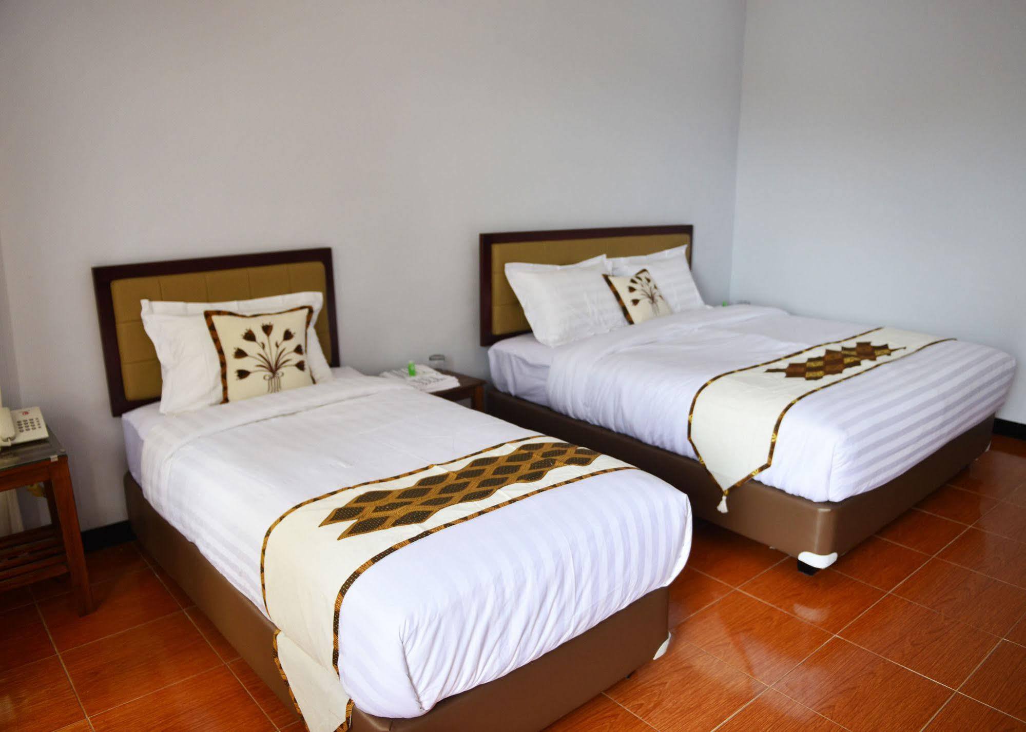 Отель Malang Hill Syariah Redpartner Экстерьер фото