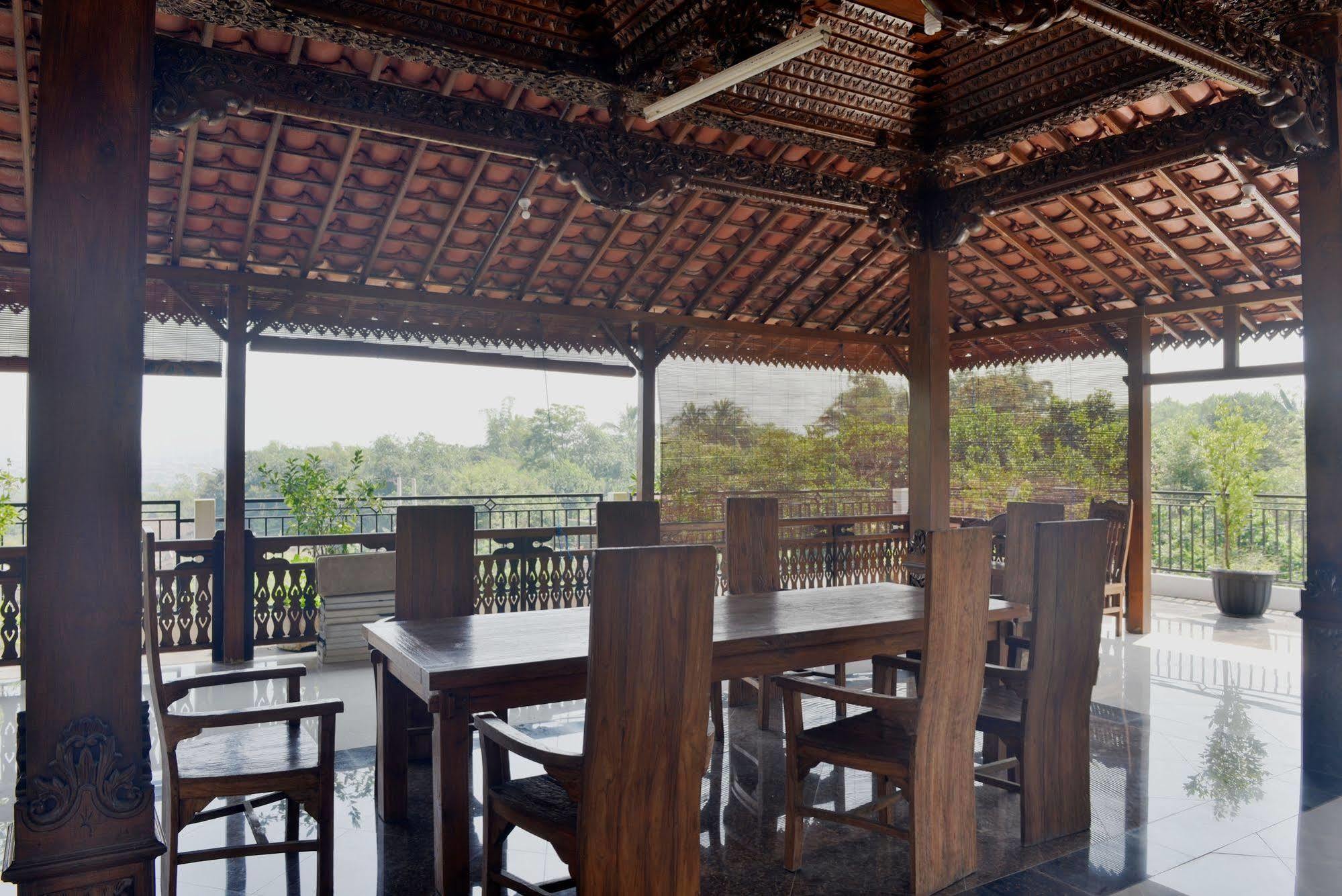 Отель Malang Hill Syariah Redpartner Экстерьер фото