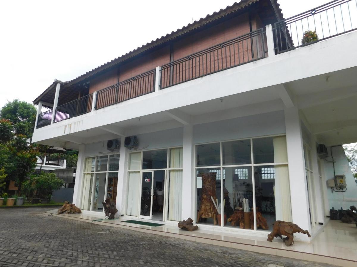 Отель Malang Hill Syariah Redpartner Экстерьер фото